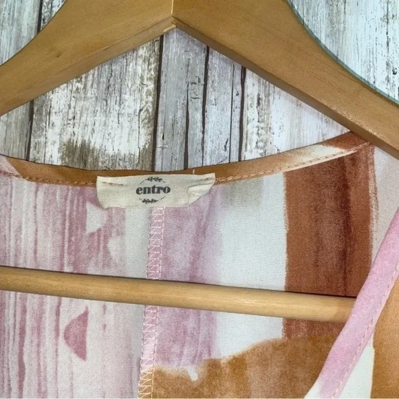 Entro Violet Skye Flutter Sleeve Blouse - Picture 7 of 8